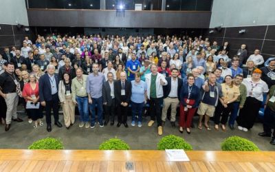 Itaipu firma parceria de R$ 4,6 milhões para modernizar 190 Rádios Com no Paraná